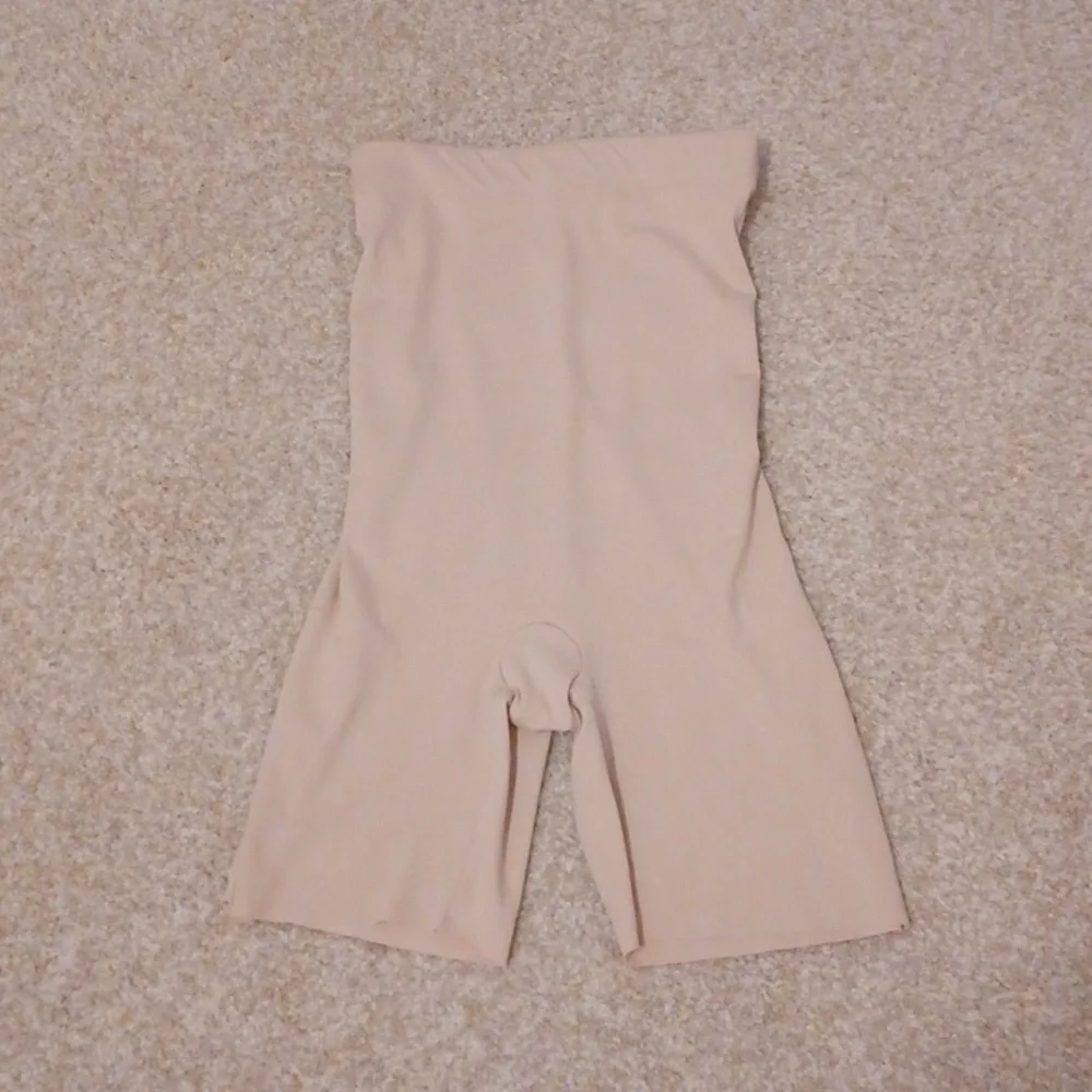 Spanx Assets Remarkable Results High Waist Mid Thigh Shaper Shorts Womens M